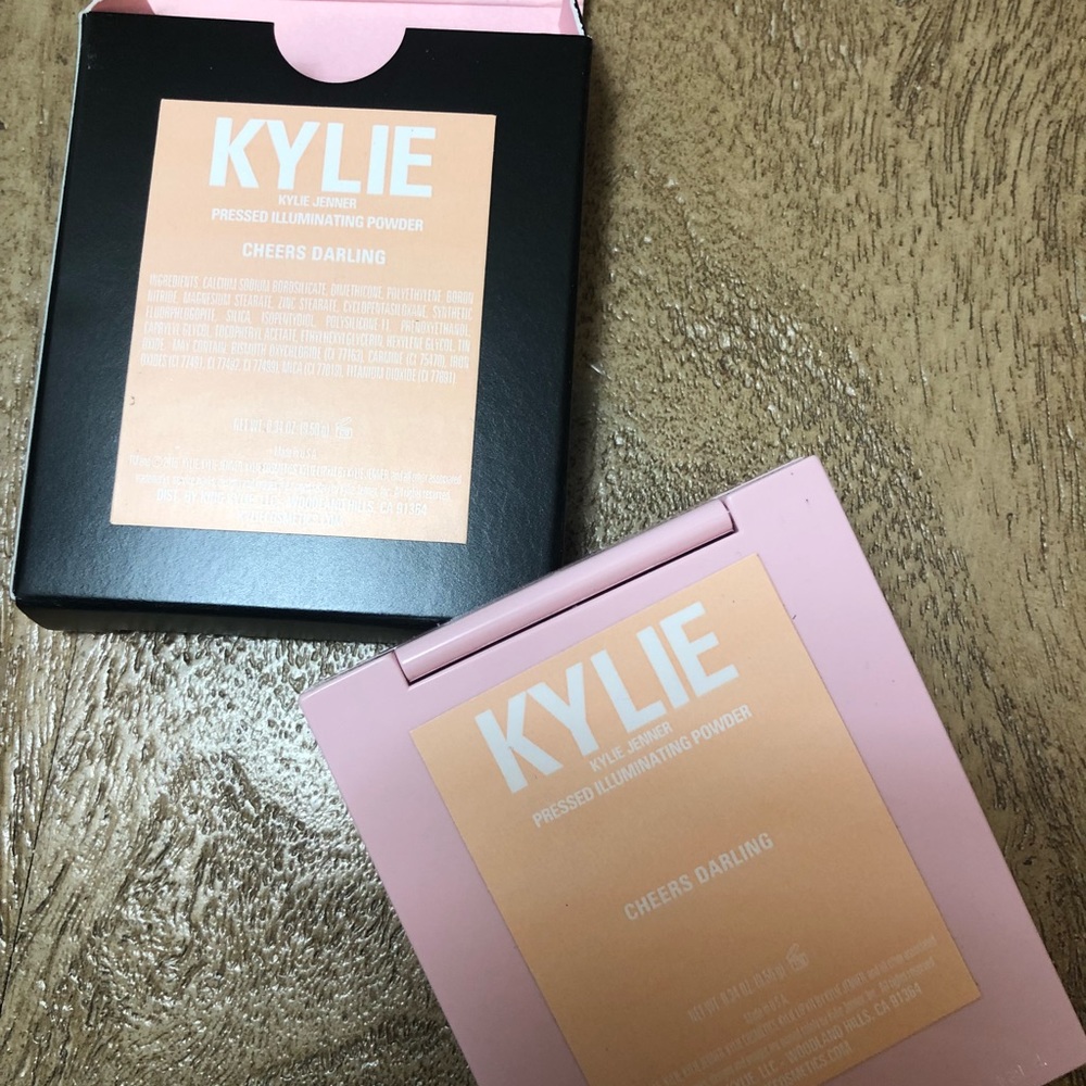 ✨CHEERS DARLING KYLIE COSMETICS HIGHLIGHTER ✨✨ - Picture 5 of 6